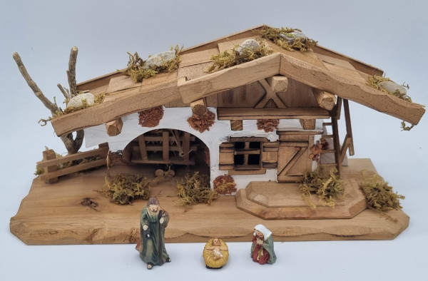 Krippenstall "Tauplitz" 30,5x13x13 cminkl. 3 tlg. Figurenset coloriert