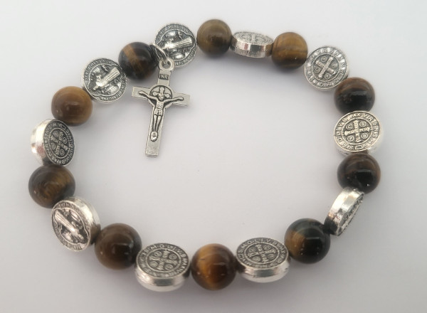 Armband m. braunen Perlen und KreuzchenZwischenstück